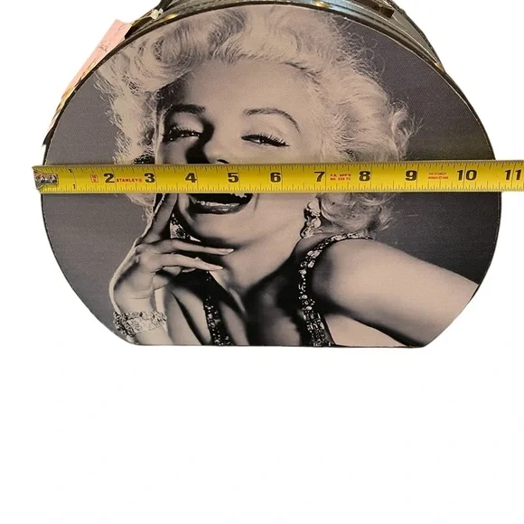NWT Marilyn Monroe purse for those who loved her fabulous excellent condition - Picture 8 of 9